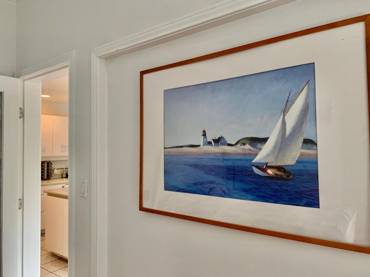 One Bedroom Queen Bed Sharing Washroom In Tiger Sweet House License## Richmond Exteriér fotografie